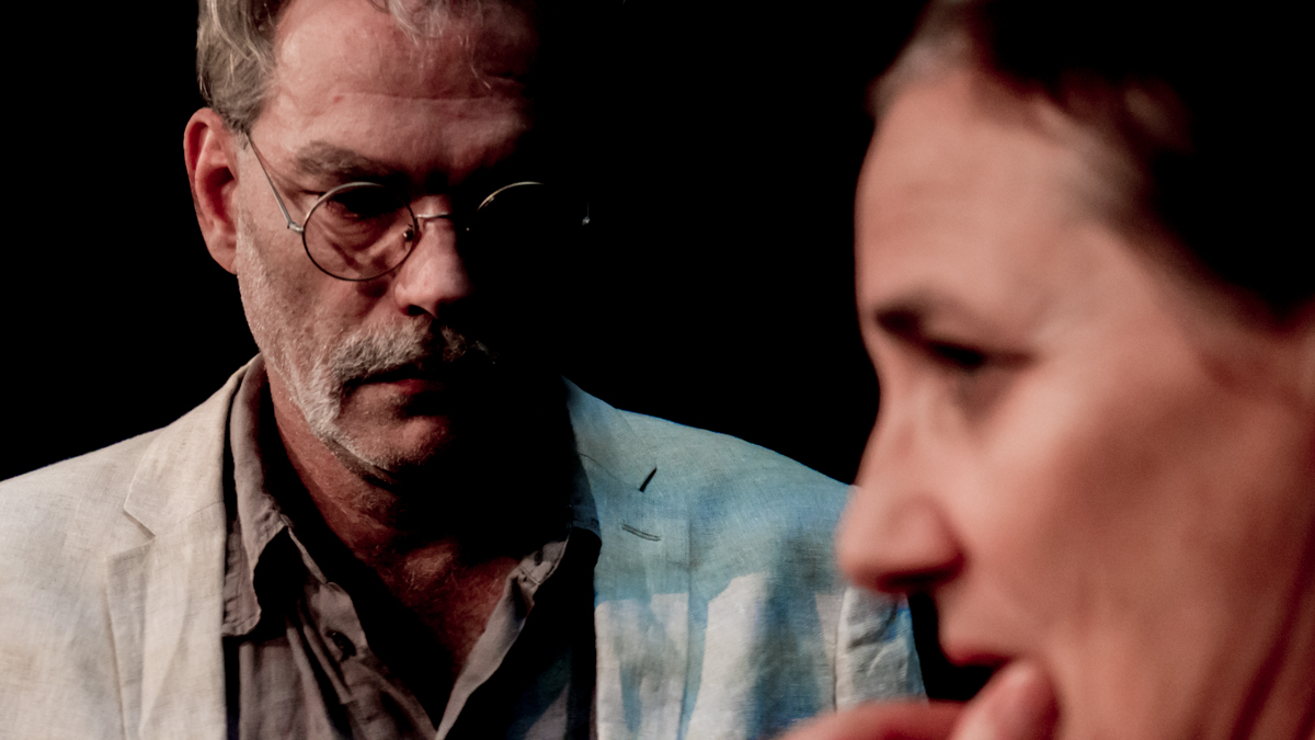 huis clos-probe-x-1170670